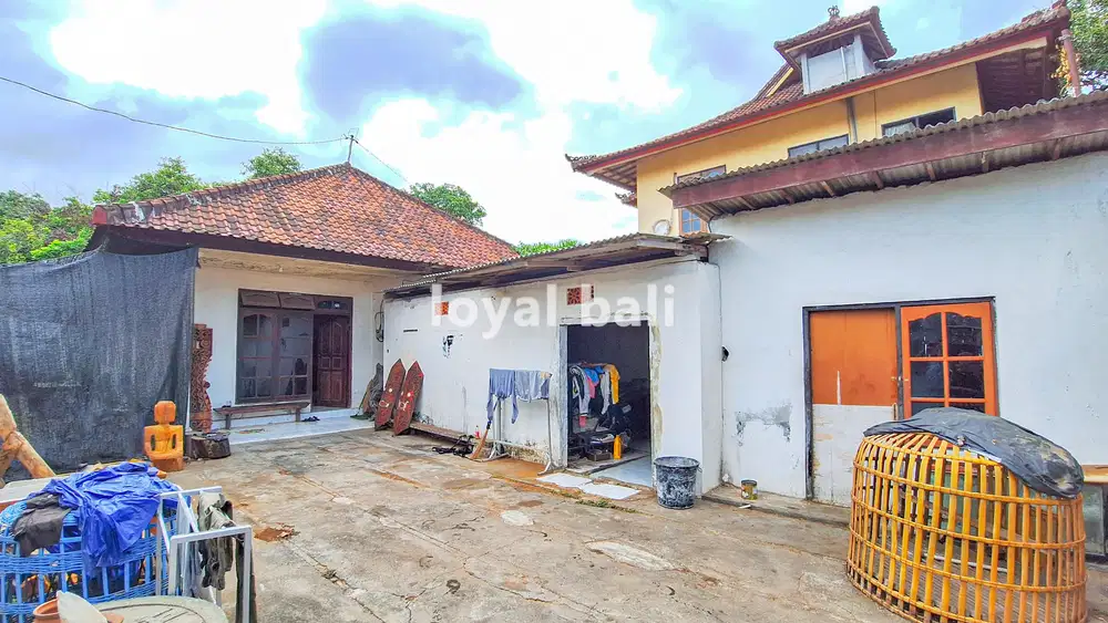 Tanah + Bangunan, 240m² Hanya Selangkah ke Pantai Jimbaran, Bali