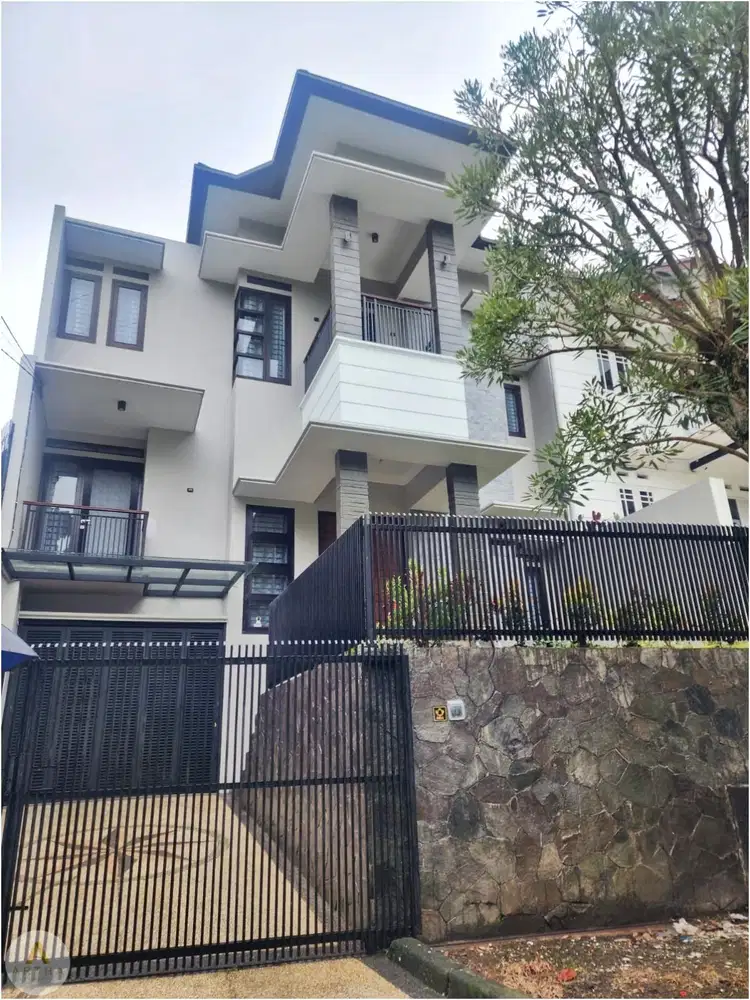 Rumah Baru Renovasi di Setiabudi Regency