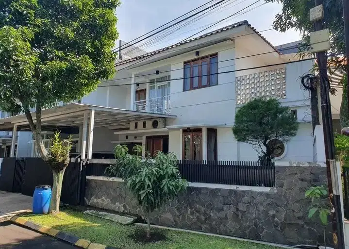 Rumah bagus shm 2 Lantai batununggal indah