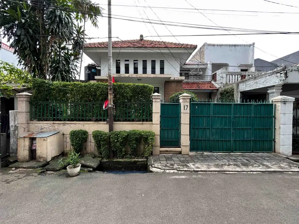 Rumah Lama Siap Huni Akses Jalan 2 Mobil  di Lapangan Ros Tebet