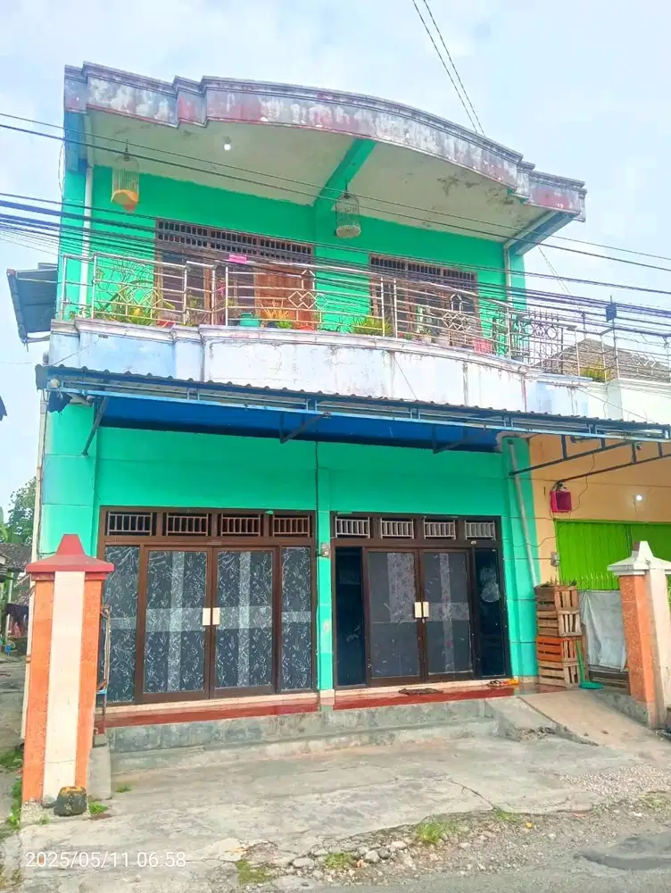 Rumah plus Ruang usaha  Kawasan Ramai 24 jam Jaten Karanganyar