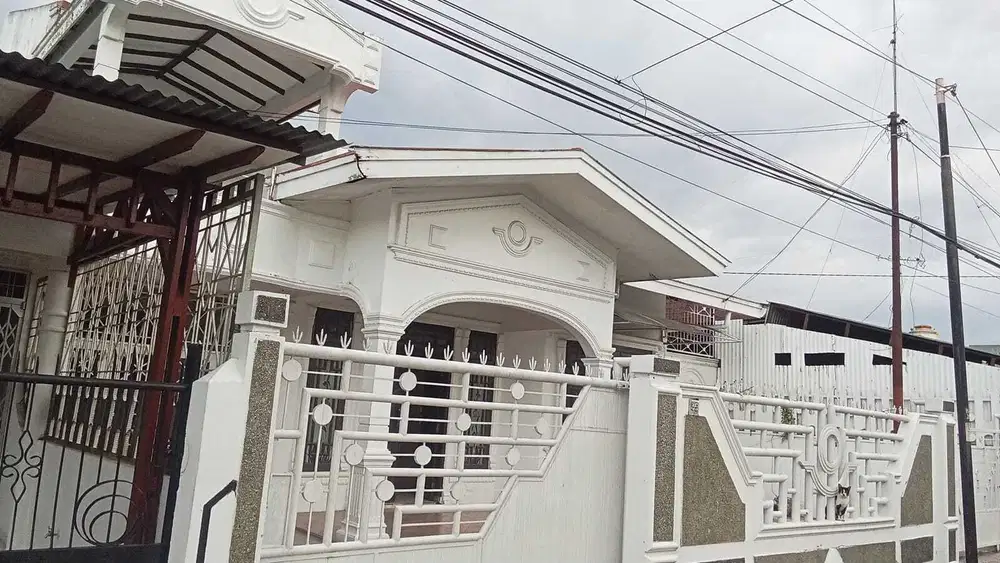 DIJUAL RUMAH CANTIK KOMPLEK BEO INDAH