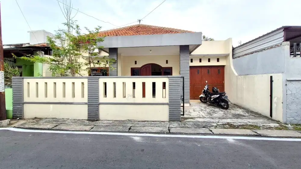 Rumah Bagus Luas Strategis di Tengah Kota Solo