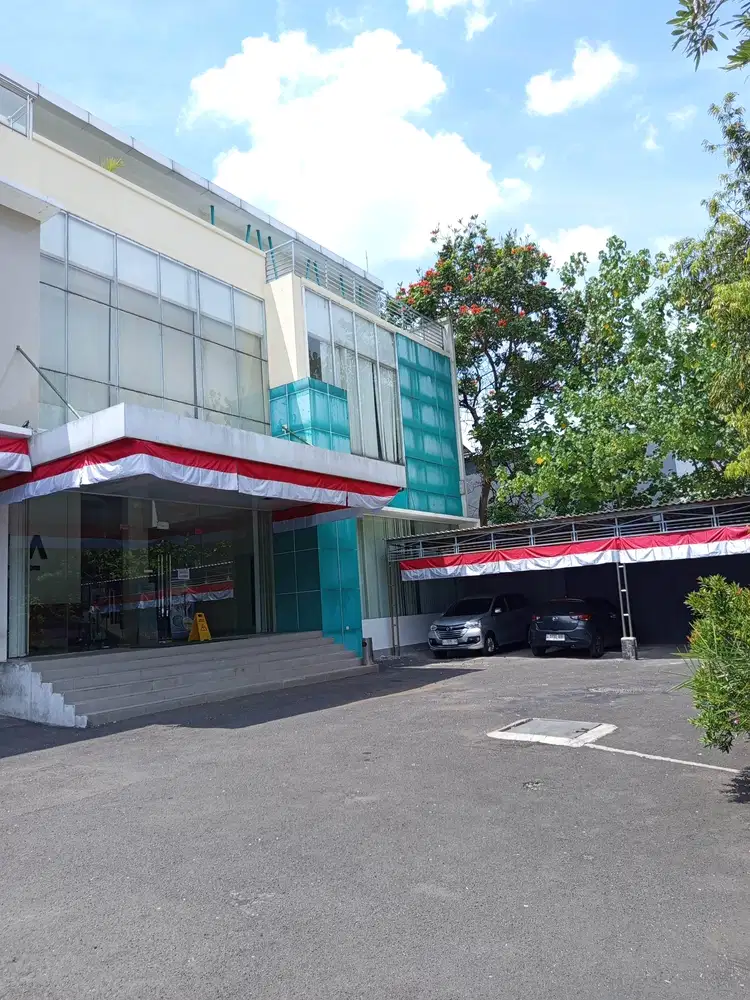 Dijual kantor dan gudang lokasi komersial area SBY pusat