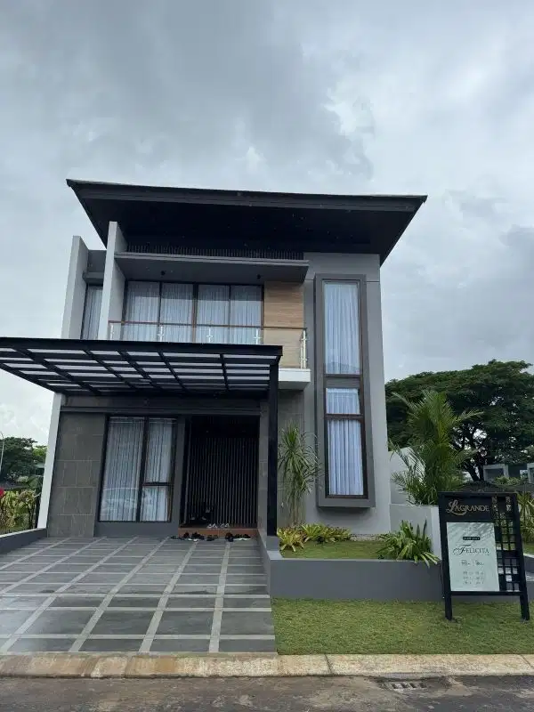 FELICITA LAGRANDE RUMAH MEWAH DI LOKASI HERTASNING