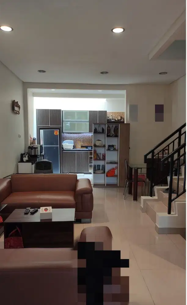 Rumah Rapi Layar Permai Pantai Indah Kapuk 2 Lantai Siap Huni