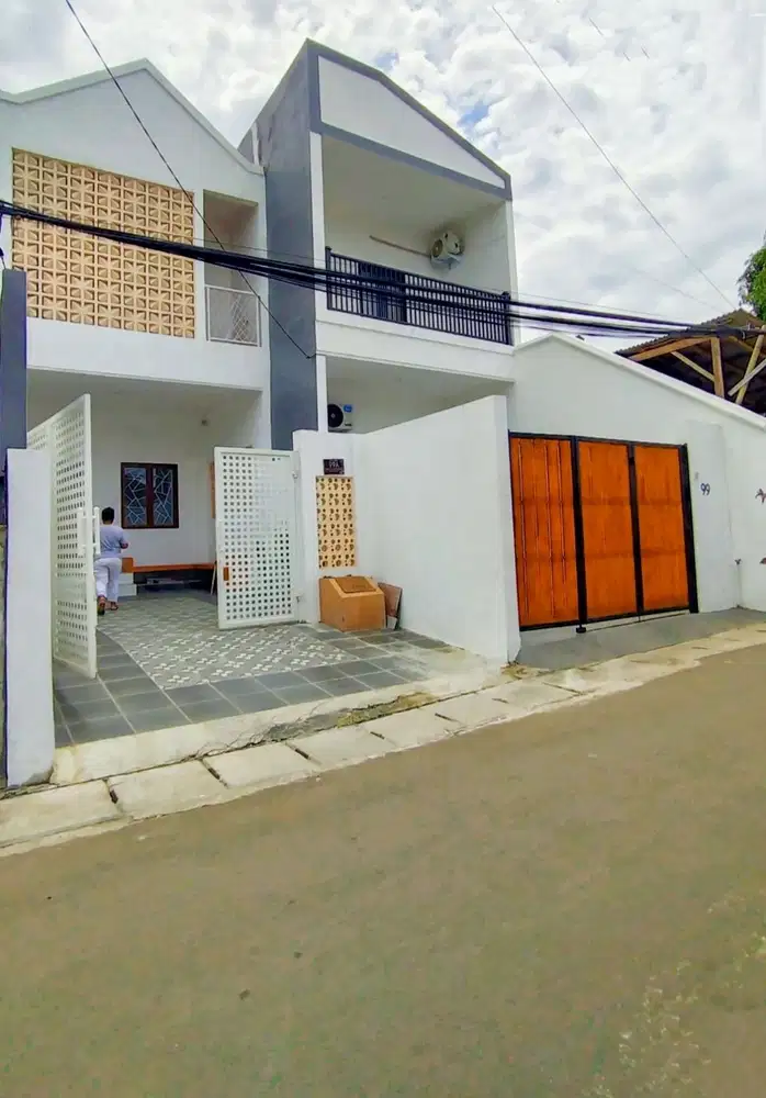 DIJUAL Rumah 2 Lantai di Tanjung Barat Jakarta Selatan