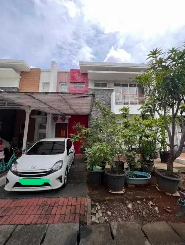 DIJUAL  CEPAT RUMAH DI GOLF LAKE