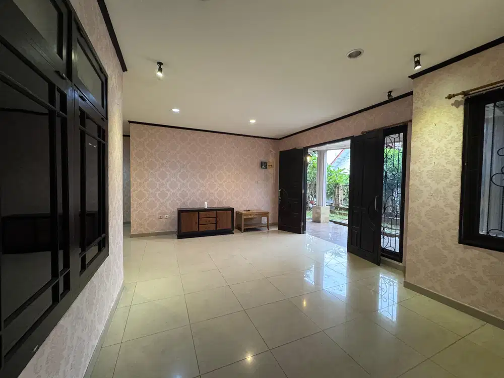 Dijual rumah nyaman luas dan lega dengan harga terjangkau di Ciledug