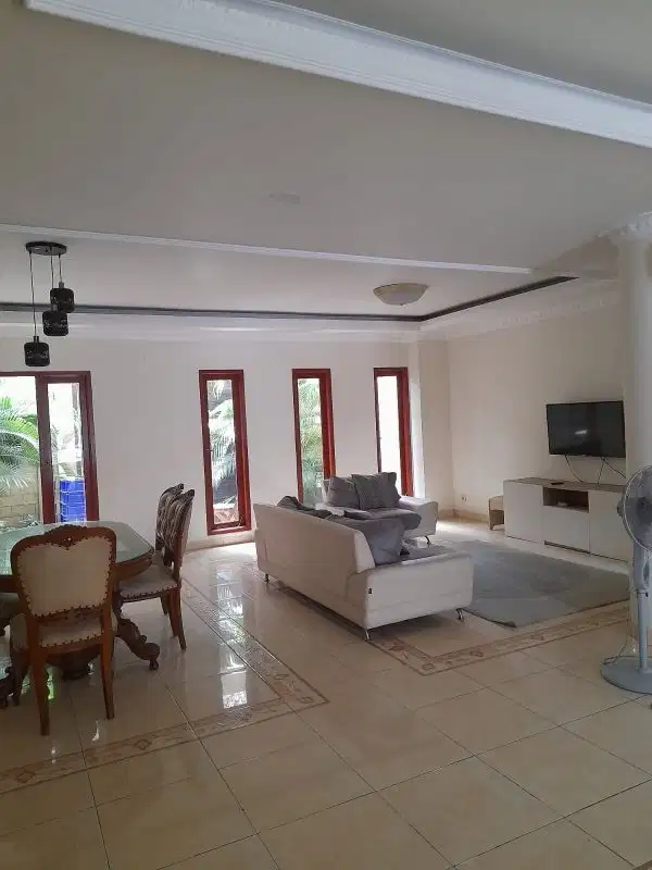 Disewakan Rumah 2 Lantai Beverly Golf Lippo Karawaci