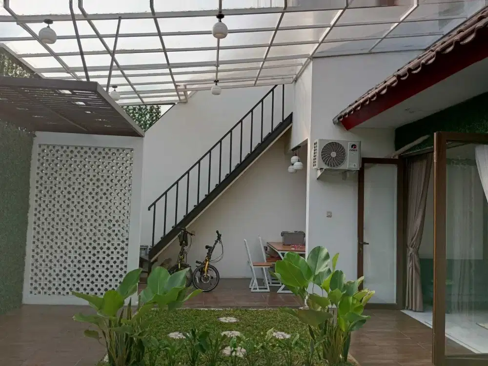 Rumah Cantik Ada Kolam Renang di Legenda Wisata