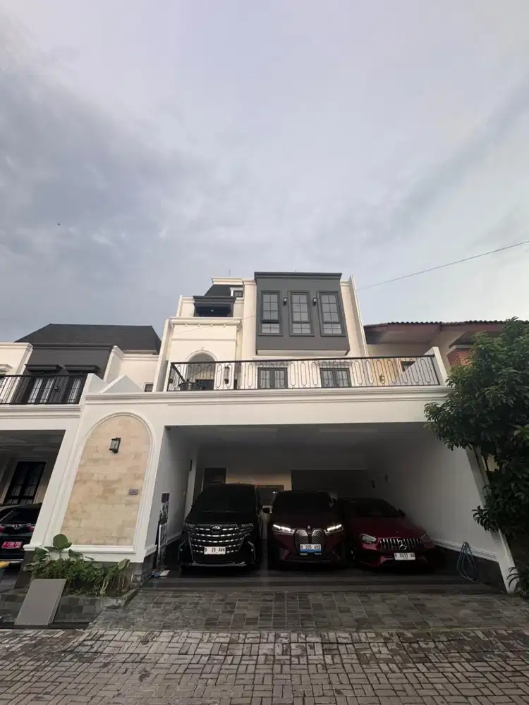 Rumah Americcan Classic Private Pool di komplek Jagakarsa