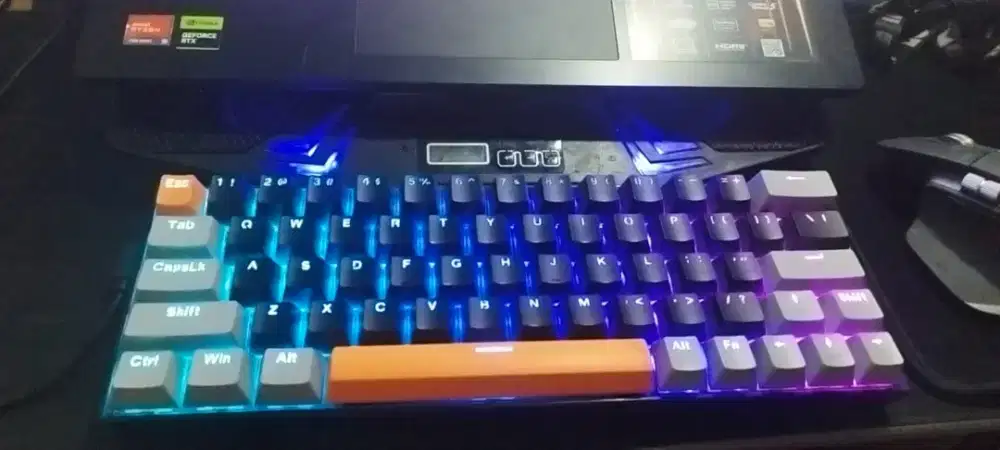 Dijual keyboard gamen, masih mulus, sistem di cek udah oke