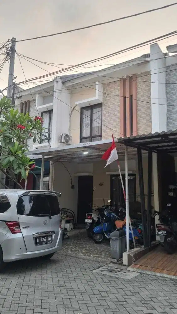 Rumah Strategis 2 Lantai di Flora Aryana Karawaci, Tangerang