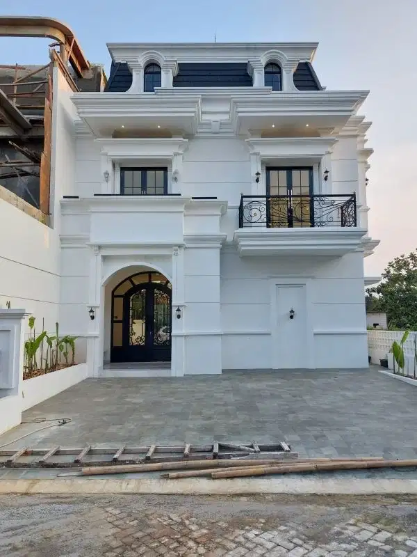 Dijual Rumah Clasik Modern dgn Kolam Renang Pribadi di Jagakarsa