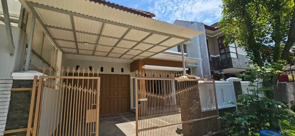 SEWA RUMAH NYAMAN 2 LANTAI DALAM CLUSTER FAVORITE DI BATUNUNGGAL INDAH