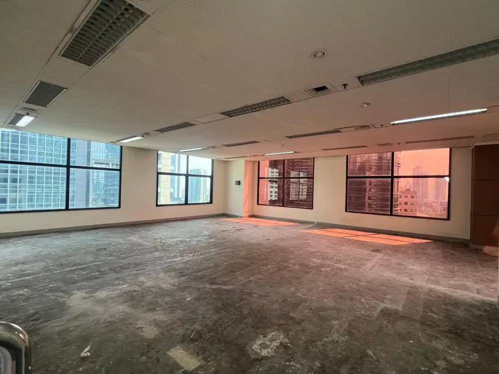 SEWA KANTOR DI JAKARTA SELATAN SUDIRMAN 92M2 BARE 173K NEGO