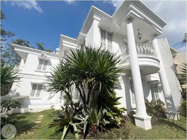 Rumah Cantik Siap Huni 3 Lantai di Pondok Hijau Indah Ciwaruga Bandung