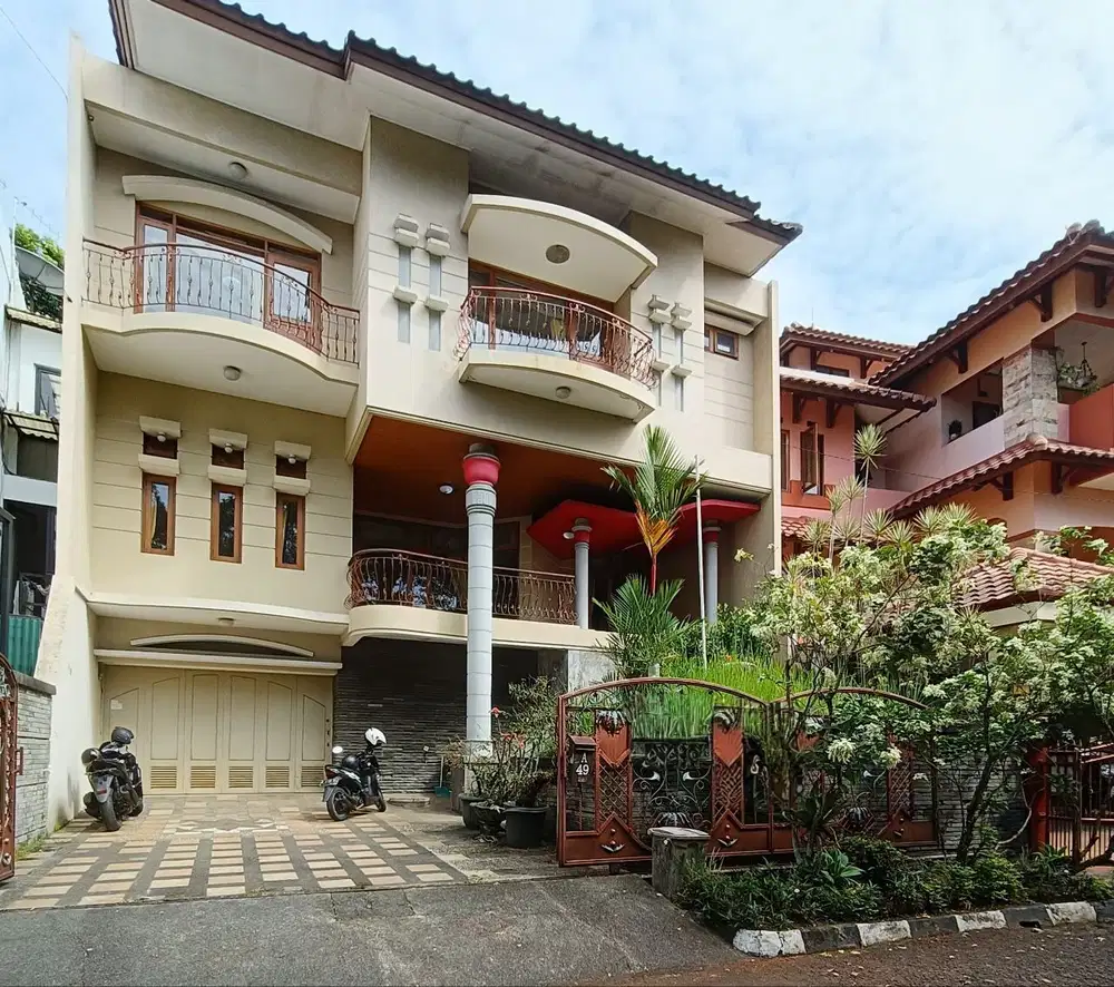 DIJUAL CEPAT RUMAH KLASIK BANGUNAN KOKOH PARAHYANGAN VILLA GEGERKALONG