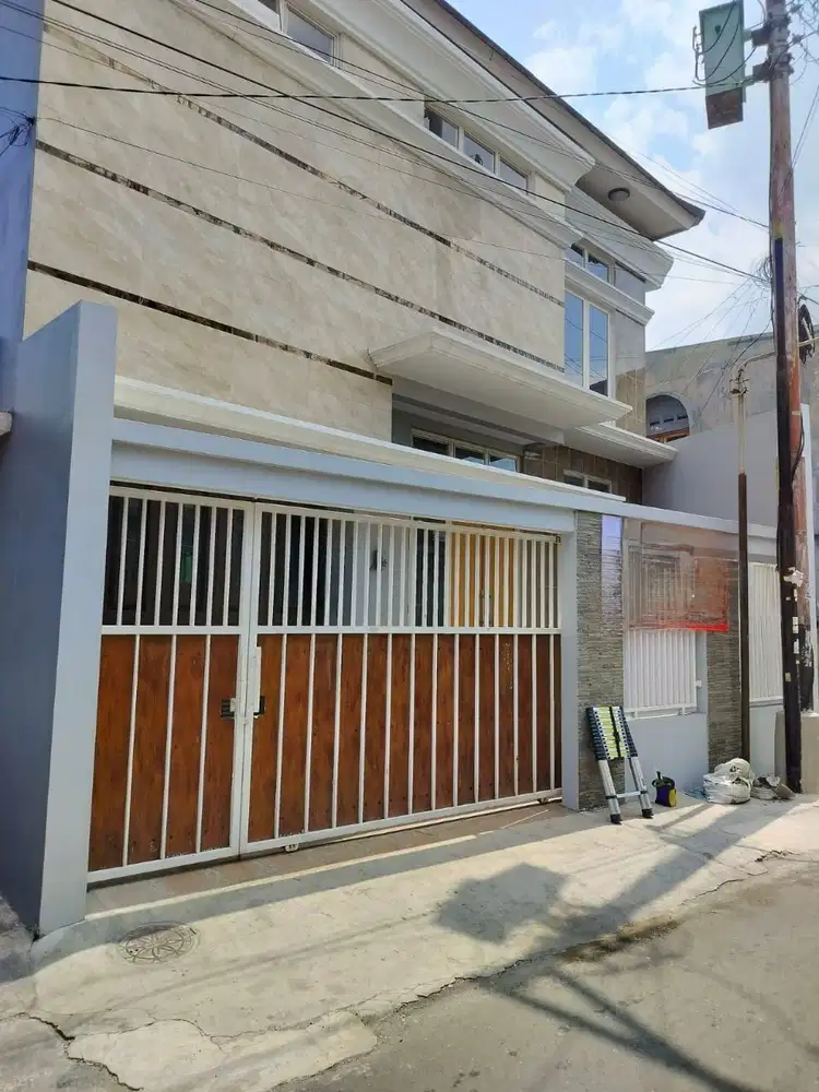 Rumah Bagus 2Lt Lokasi Strategis Dekat Mall Paragon Solo