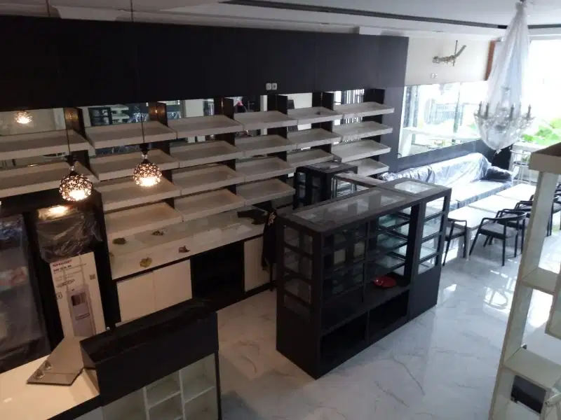 Dijual ruko strategis dan ramai di Jalan Bateng