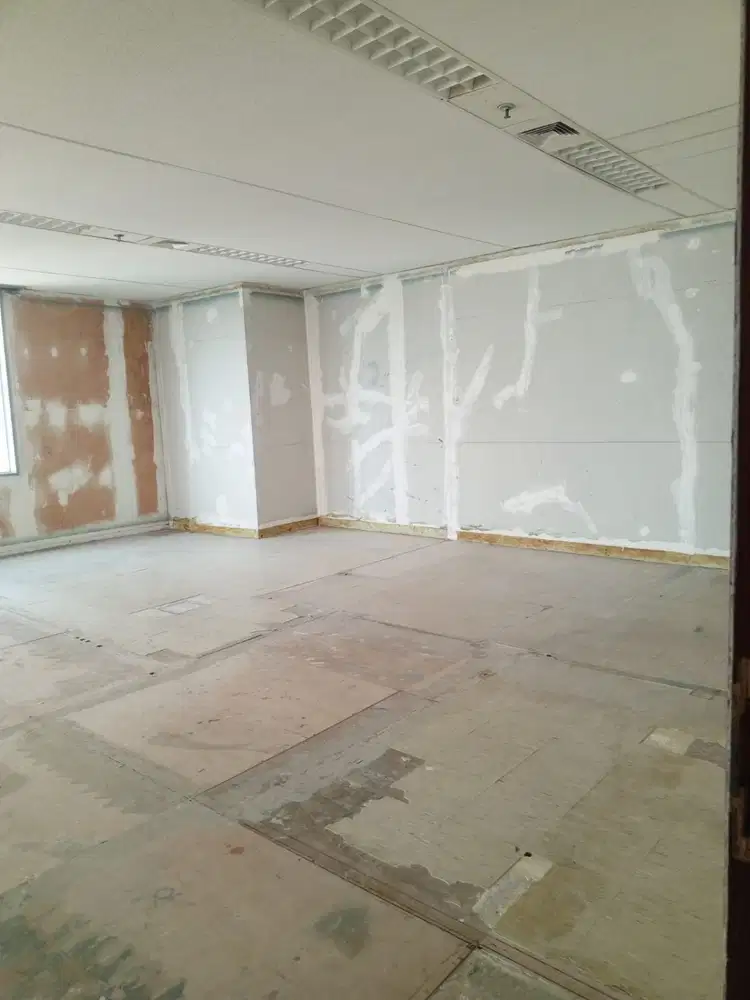 SEWAKANTOR DI JAKARTA SELATAN SUDIRMAN 142M2 BARE 180K NEGO