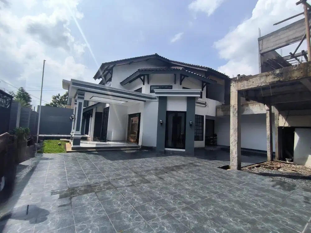 Rumah 2Lt Siap Huni dan Paviliun Akses Jln 2 Mobil Bambu Apus Jaktim