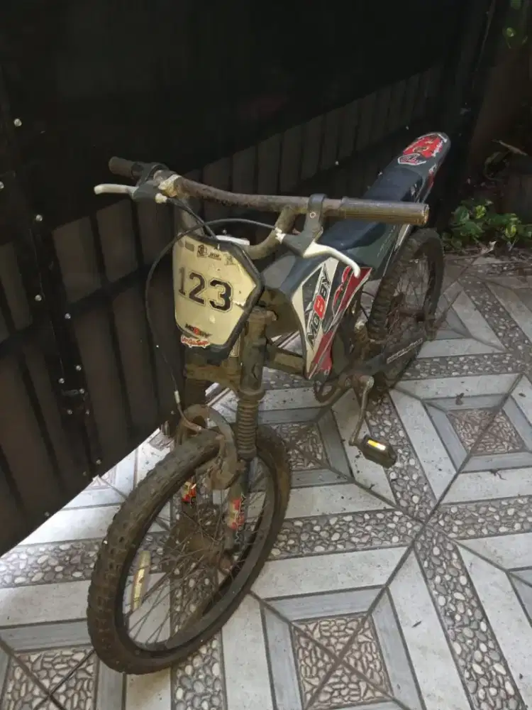 Sepeda Mobby Wimcycle 20 BMX Model Motor Trail Hitam Merah Ori Nego