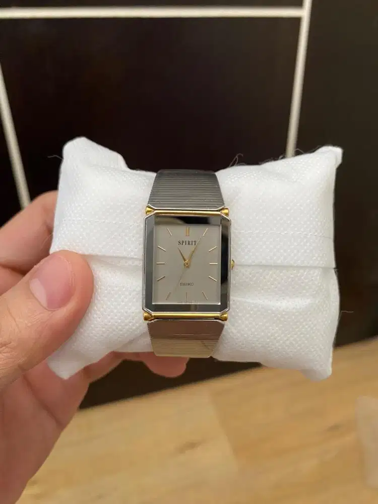 Jam tangan Vintage Seiko Spirit Tank 7N01-5A50