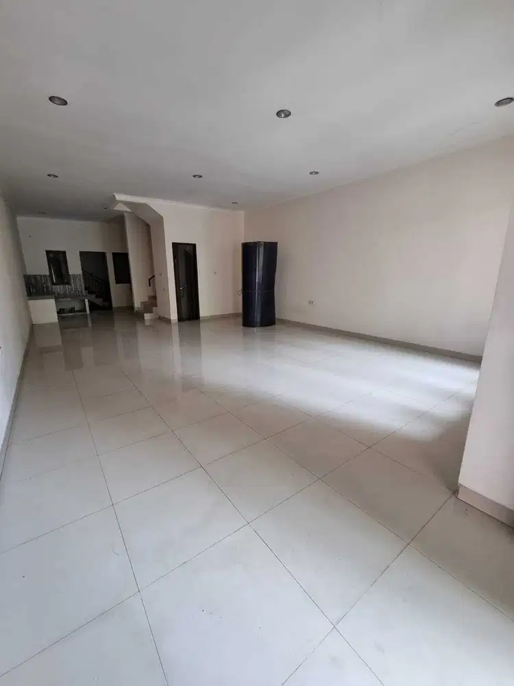 Disewakan Ruko Baru Lokasi Strategis daerah rame di Kelapa Gading