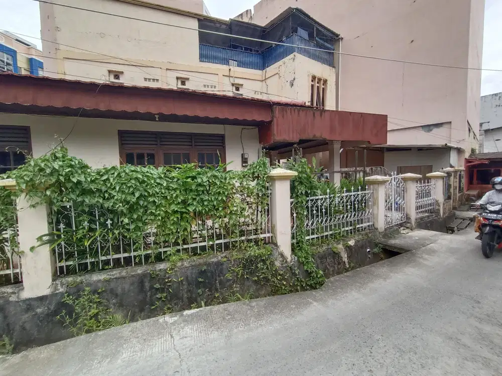 Dijual Rumah Tengah kota Markoni