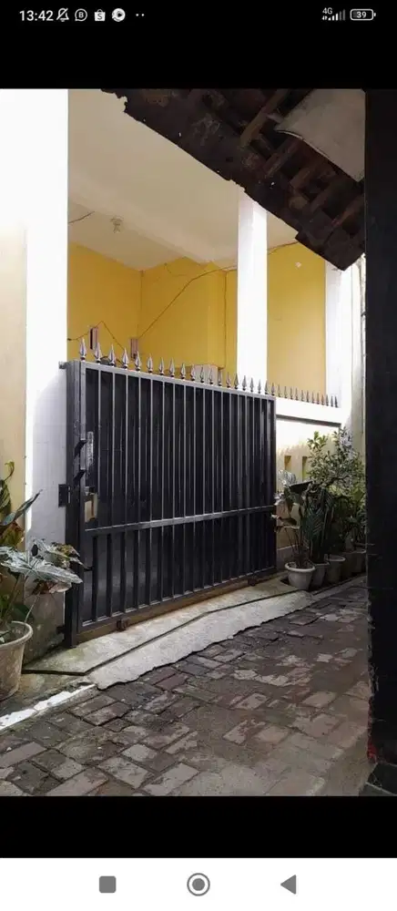Dijual Rumah klapa dua depok dua lantai siap huni