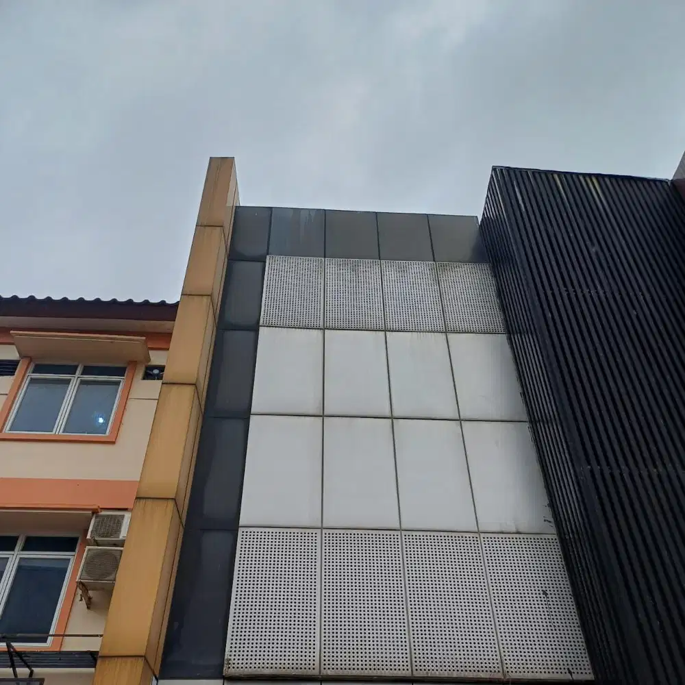 DISEWAKAN RUKAN CITRA NIAGA KALIDERES 3lantai