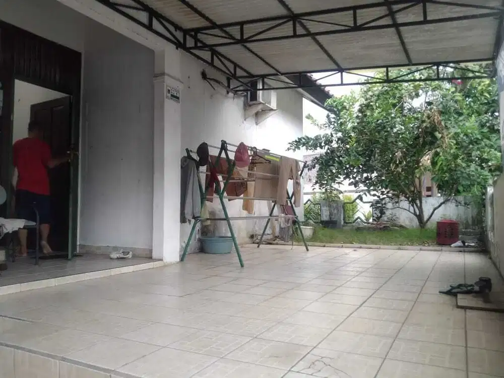 Rumah Dijual Di Villa Melati Mas Posisi Huk Halaman Luas