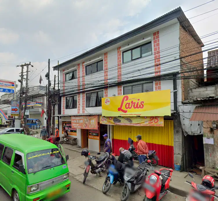 Rumah 3 Lantai Sekaligus Usaha di Pertigaan Jalan Raya Besar Ramai