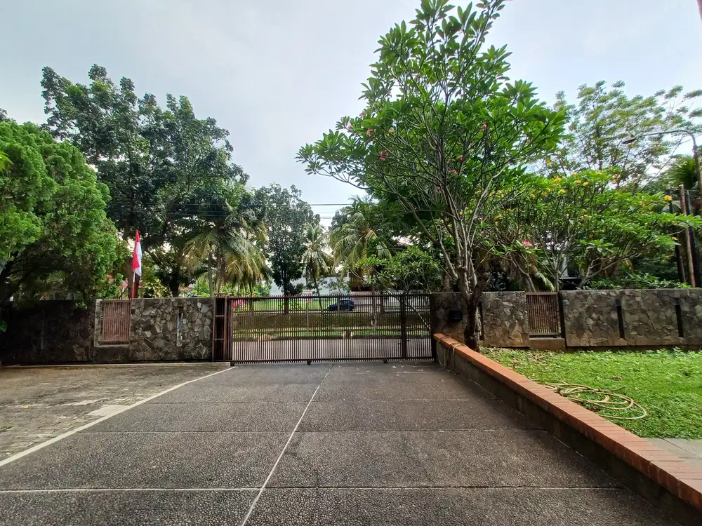 Hunian modern strategis parkir luas