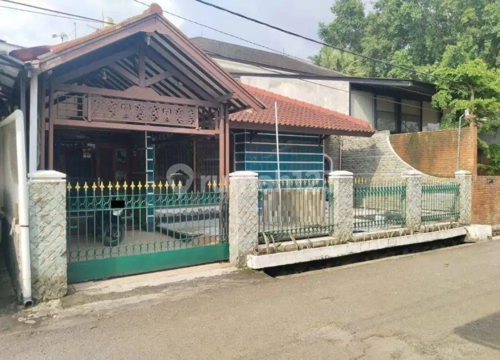 Rumah Lama Lokasi Strategis Arcamanik Belakang Griya