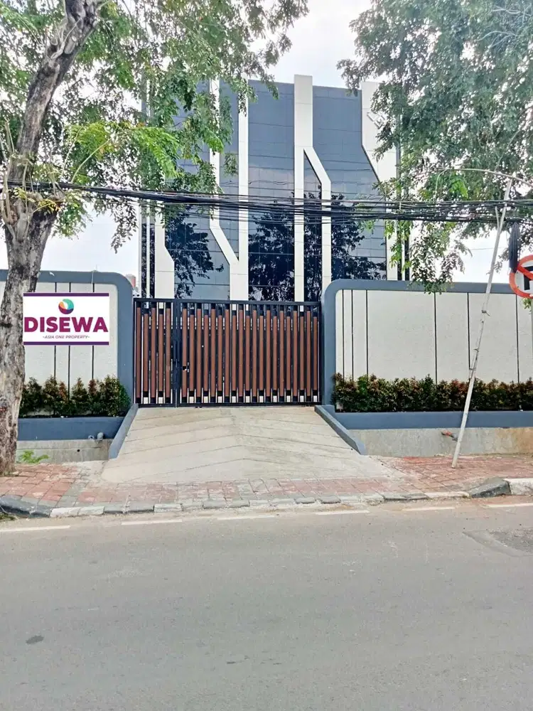 Ruko 4 Lantai dengan Parkiran Luas di Rawamangun, Jakarta  Timur