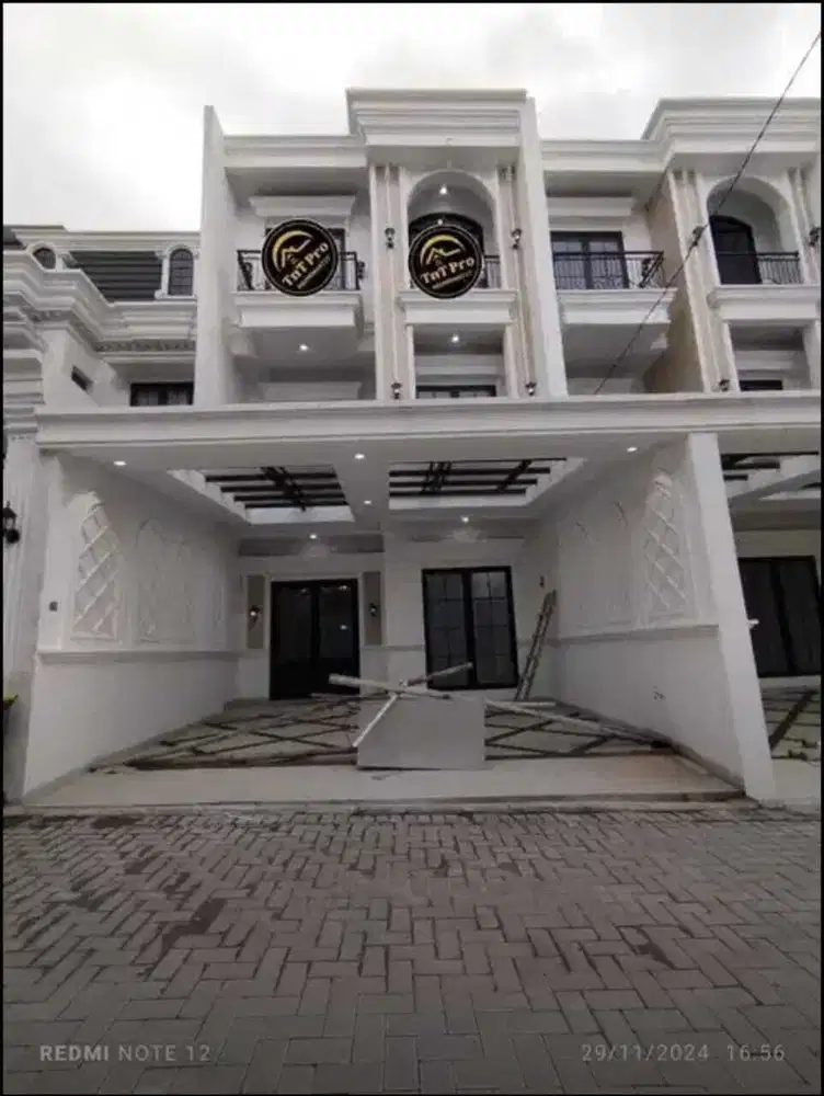 Rumah Baru 3 lantai Dalam Townhouse Besar Jagakarsa Jakarta Selatan