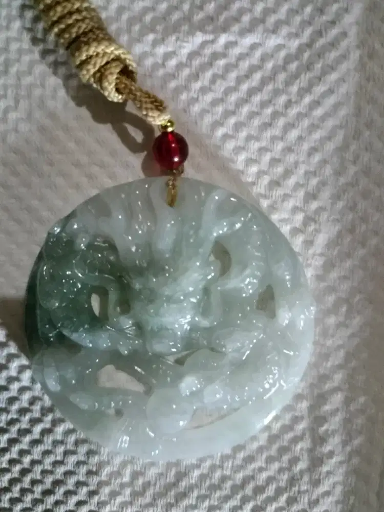 Liontin batu Giok Naga