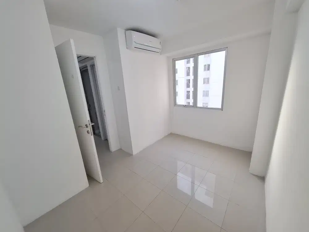 Ready Atas Mall Apartemen Bassura city 2 BR kosongan.
