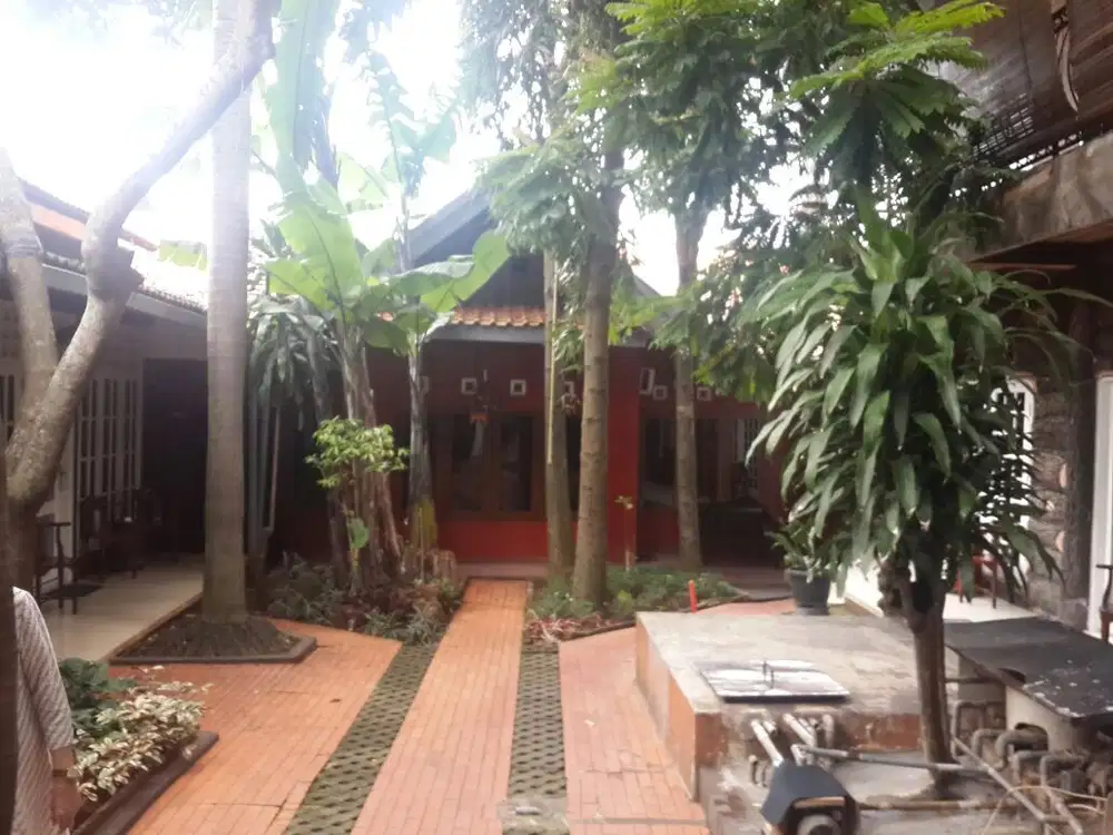 Dijual Gedung Lokasi Strategis di Jl. Dr. Wahidin Semarang