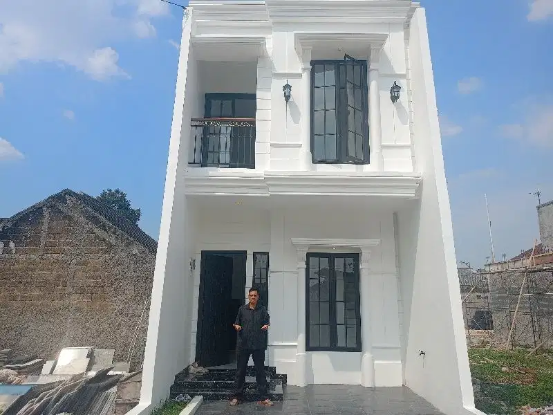 Di jual Rumah 2 Lantai Lokasi Strategis deket Stasiun