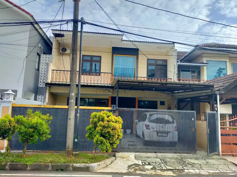 Rumah kuning rapi menawan di taman pulo indah, cakung