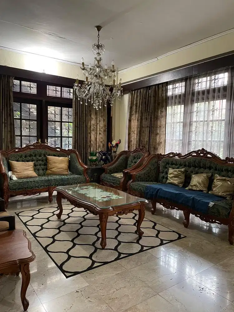 RUMAH DI LOKASI PREMIUM DEKAT GANDARIA CITY