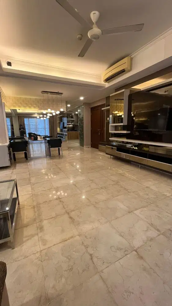 Disewakan Unit Apartemen Royal Mediterania Garden, (3br), Best View