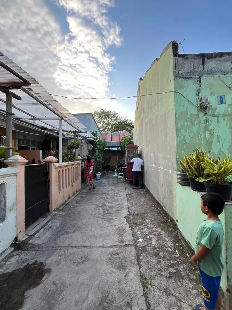 Tanah pinggir jalan dekat Garuda Indonesia Training Centre GITC