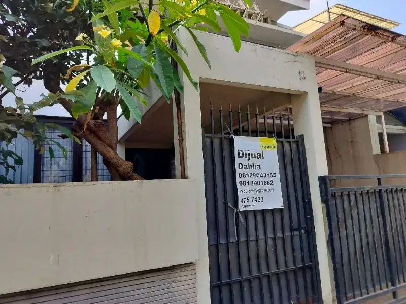 rumah 2 lantai lebar 9 meter semi mininmàlis tidak banjir