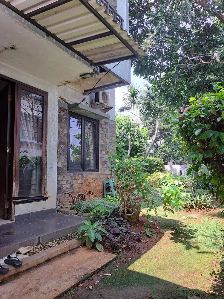 I133.Rumah Hook Dijual Cepat di kencana Loka 12,5 Ciater BSD Tangsel