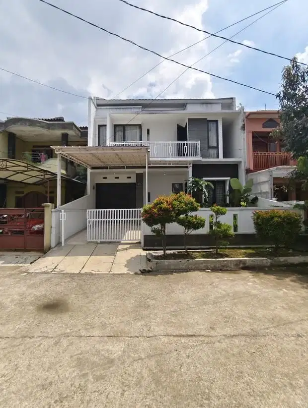 Rumah Harga bawah Pasar di Komplek Istana Regency Kawaluyaan Buah Batu